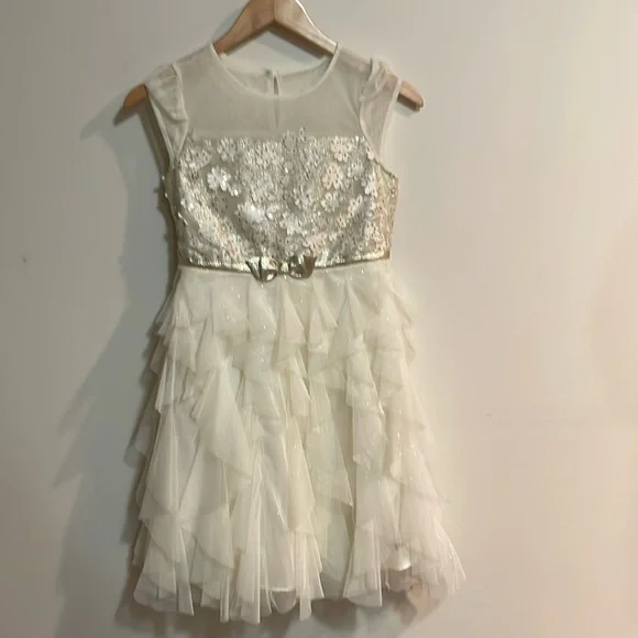 Jona Michelle Dresses | Jona Michelle Special Occasion Metallic Gold Tuille Dress Sz 12 Cream Gold | Color: Cream/Gold | Size: 12g | Jans_Jaspers3's Jona Michelle Dresses | Jona Michelle Special Occasion Metallic Gold Tuille Dress Sz 12 Cream Gold | Color: Cream/Gold | Size: 12g | Jans_Jaspers3's